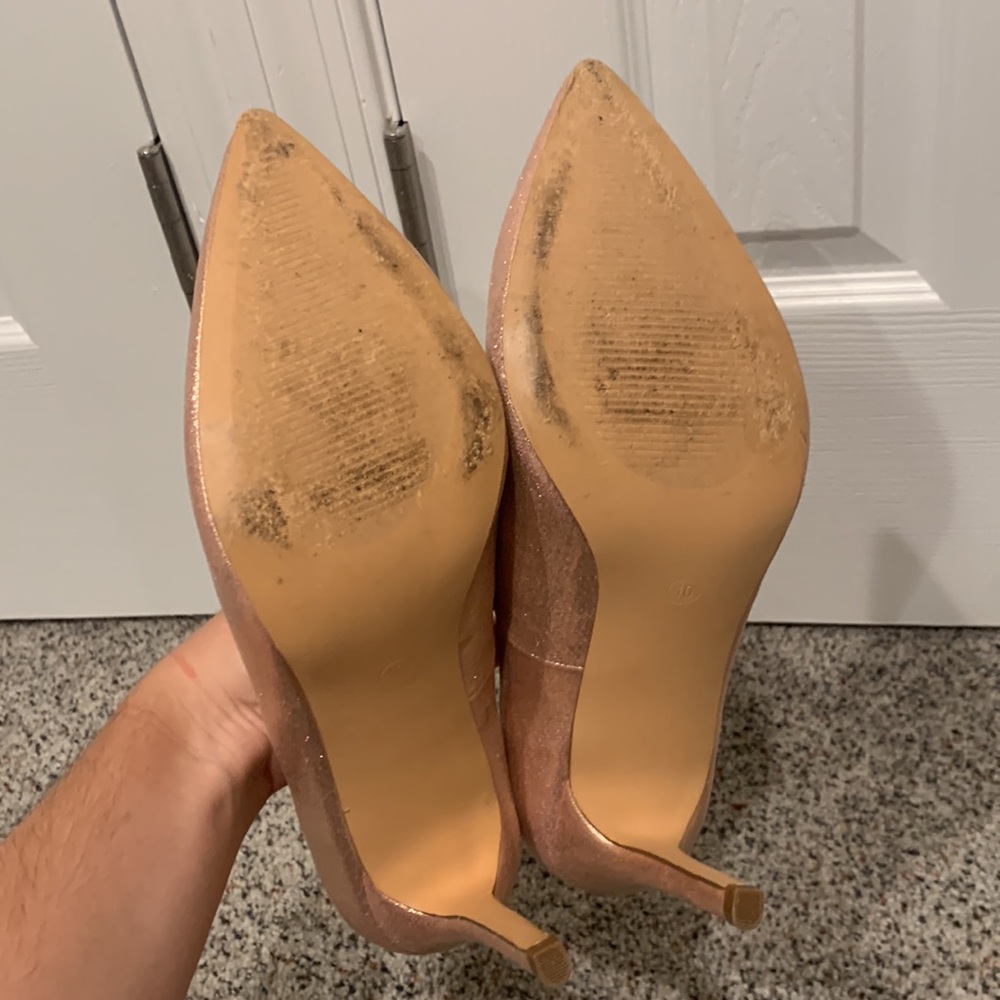 Closed Toe Women’s Sparkly Rose Gold, Size 10 Pumps - Picture 4 of 4